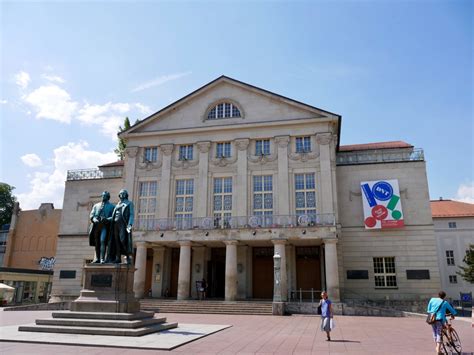  De Eerste Schouwburg van Weimar: Een Cultureel Baken in een Tijd van Verandering